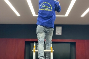 Sửa chữa vệ sinh máy lạnh âm trần cho khách