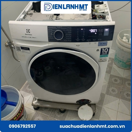 Khắc phục máy giặt Sanyo báo lỗi E12 hiệu quả